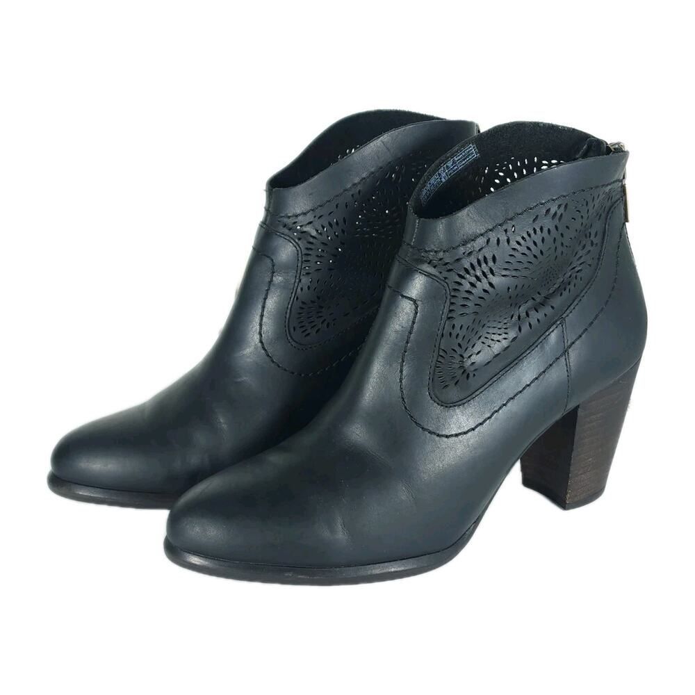 UGG Women's Charlotte US8,5 Black Leather Perforated Heeled Ankle Booties Boots